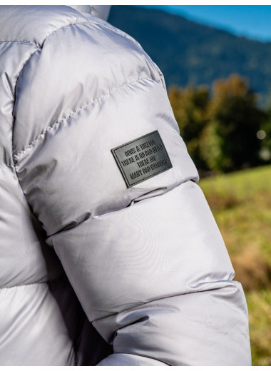 Kabát Redrum Ridge Puffer Grey – šedá péřová bunda Kabát Redrum Ridge Puffer Grey – šedá péřová bunda